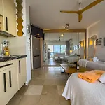 Palm 4b With Sea Views And Private Parking アパート *