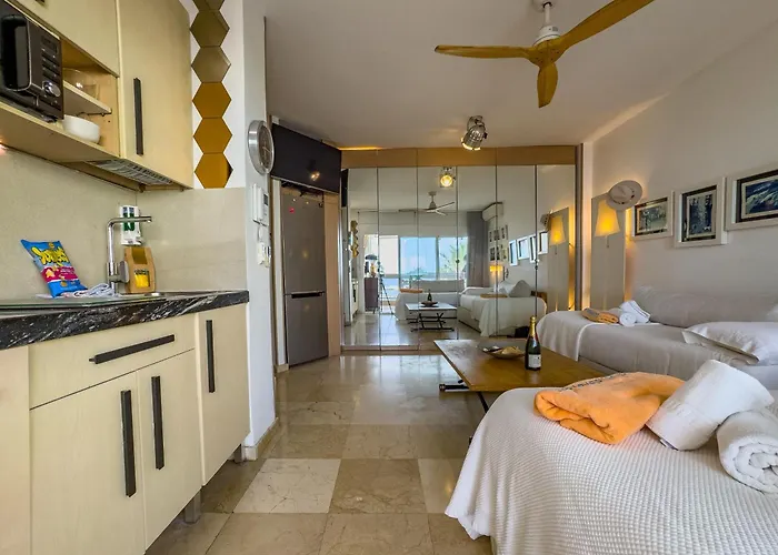 Palm 4b With Sea Views And Private Parking Apartman *